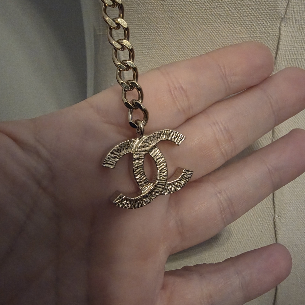 CHANEL Gold and Black Chain Belt - Picture 3 of 7